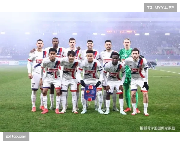 场边：摩纳哥小将首次法甲出场，父亲在看台激动落泪